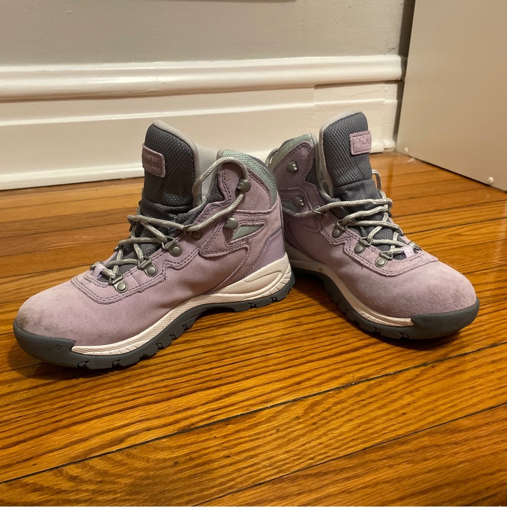 Columbia Newton Ridge Plus Women's Size 6.5 Waterproof Purple Hiking Boots